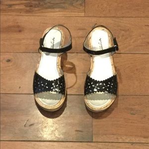 Girl’s strappy sandal